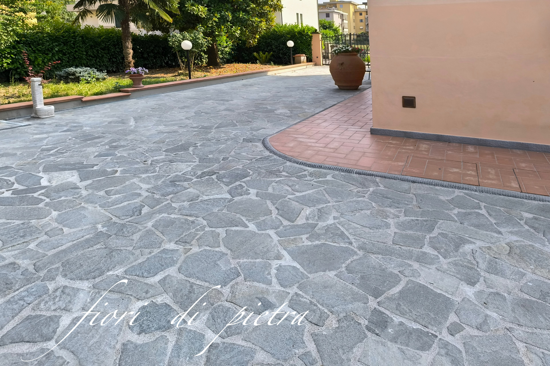 Projects Pavimenti da 16,00 a 48,00 €/mq+iva with GRIGIO APUANO stone